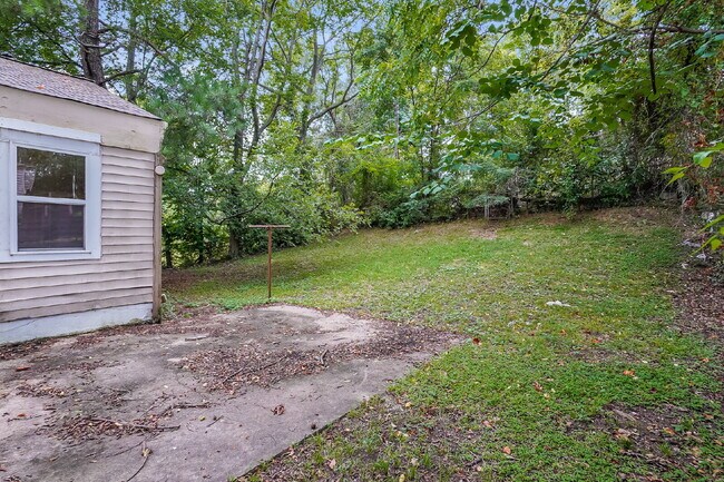 Foto del edificio - Recently Remodeled Clean Home for Immediate Move-In Voucher Friendly, let's talk!