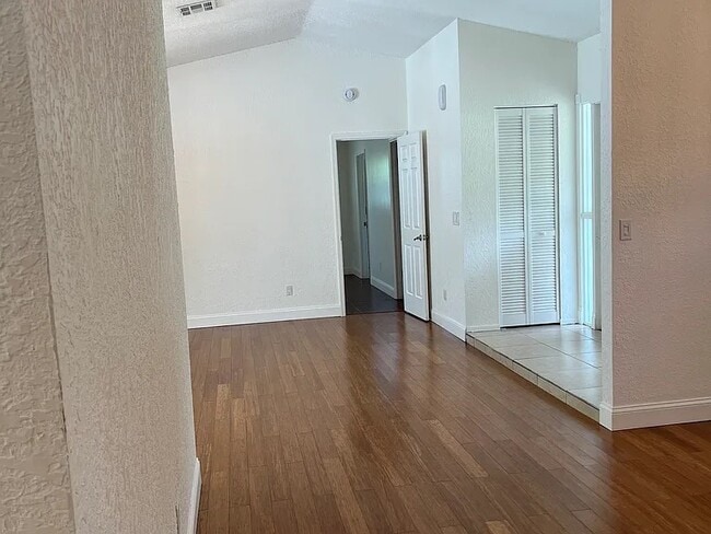 Building Photo - 990 Windsong Way