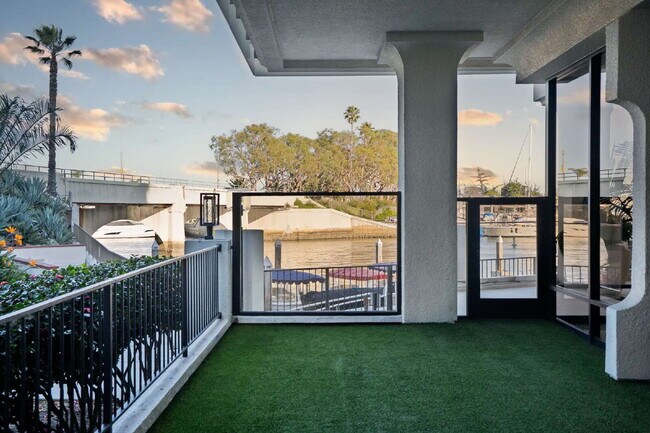 Foto del edificio - Waterfront Lifestyle Living