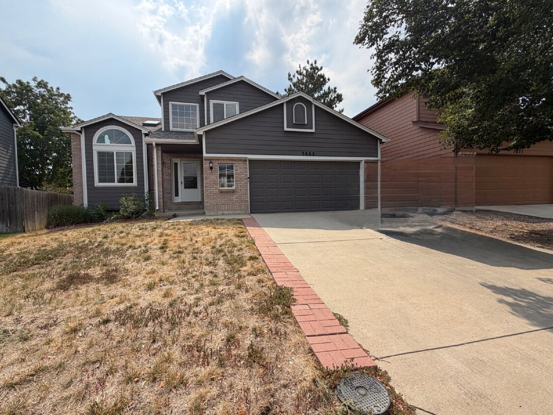 ~Available Now~ Beautiful Four Bedroom Home with Fireplace, Private Yard & Luxurious Primary Suite! - ~Available Now~ Beautiful Four Bedroom Home with Fireplace, Private Yard & Luxurious Primary Suite!