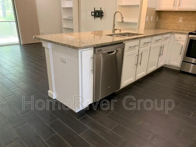 Foto del edificio - 8333 Pine River Rd