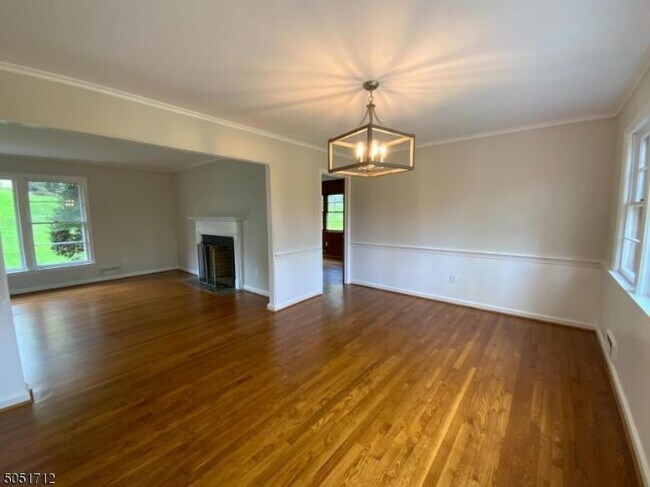 Building Photo - 261 Dale Dr