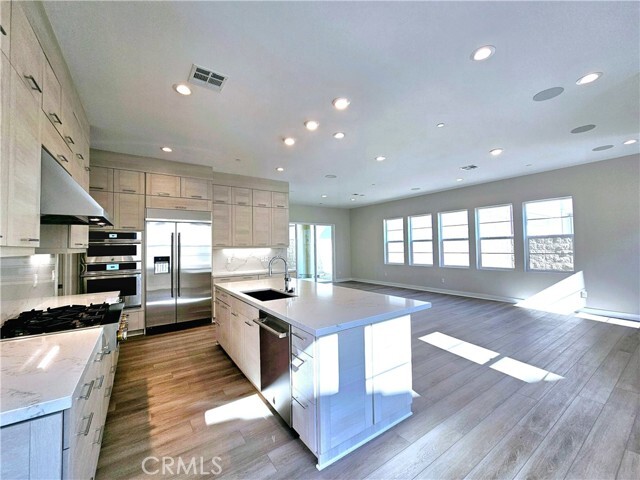 Building Photo - 310 Brackens