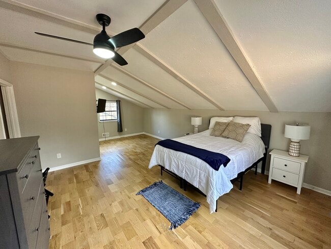 Building Photo - 348 Cozy Cove Hollow