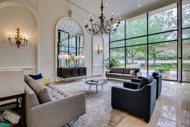 Incredible Location - 1300 Army Navy Dr