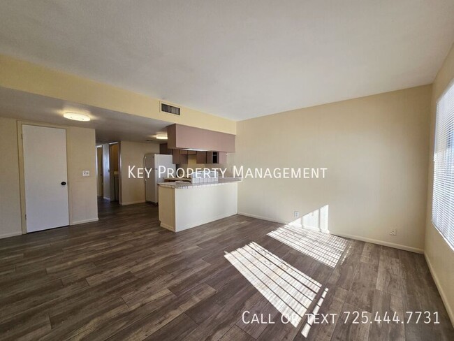 Foto del edificio - 2 BED, 1 BATH APARTMENT WITH OPEN FLOOR PLAN