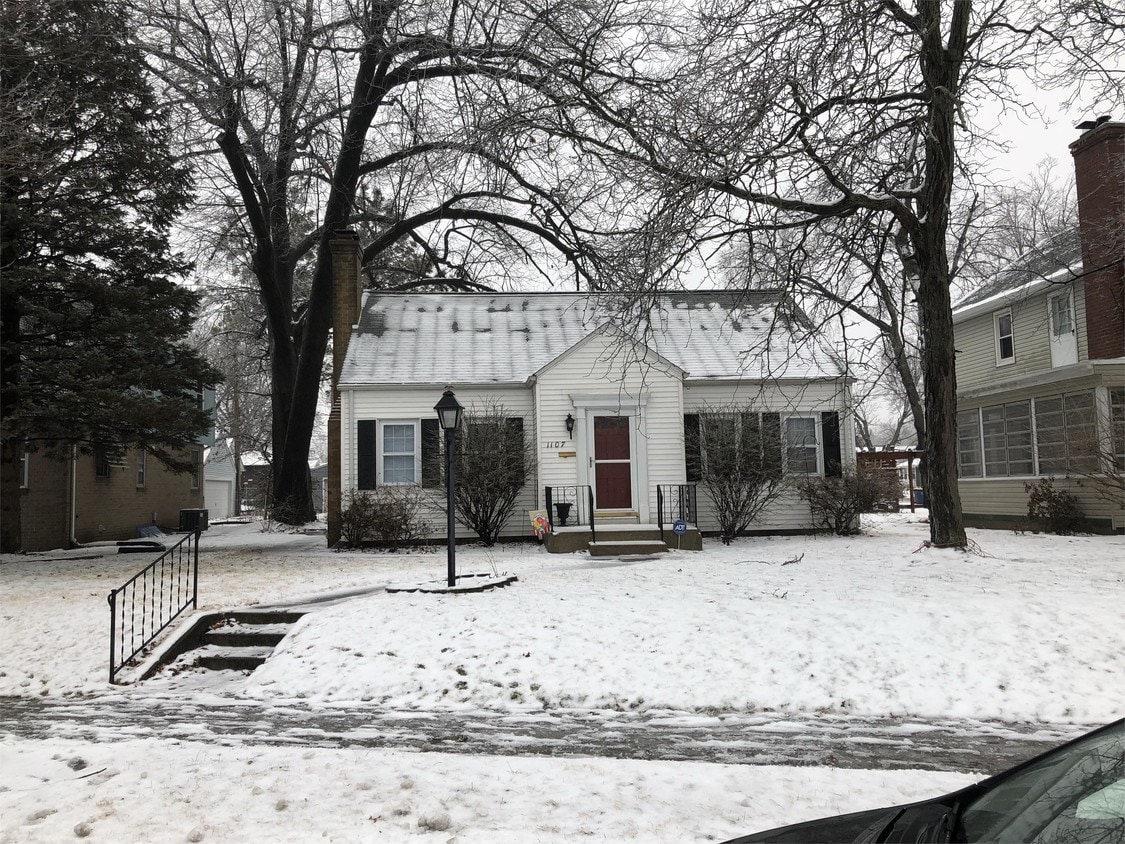 1107 Prospect Dr, Mishawaka, IN 46544 House Rental in Mishawaka, IN