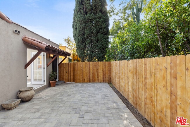 Foto del edificio - 414 Norwich Dr