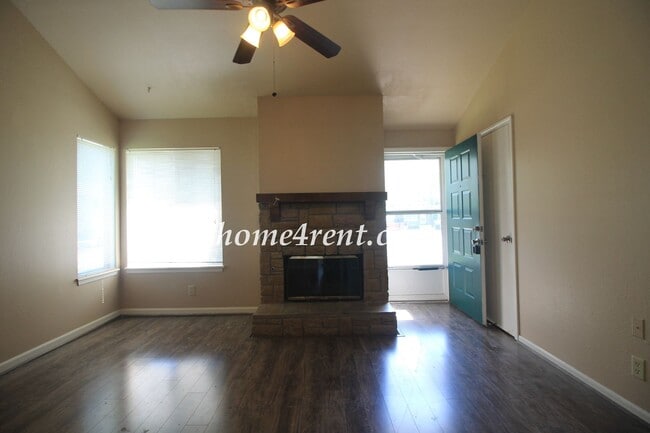 Foto del edificio - Cozy Olathe Ranch Style Home w/ Wood Floors!