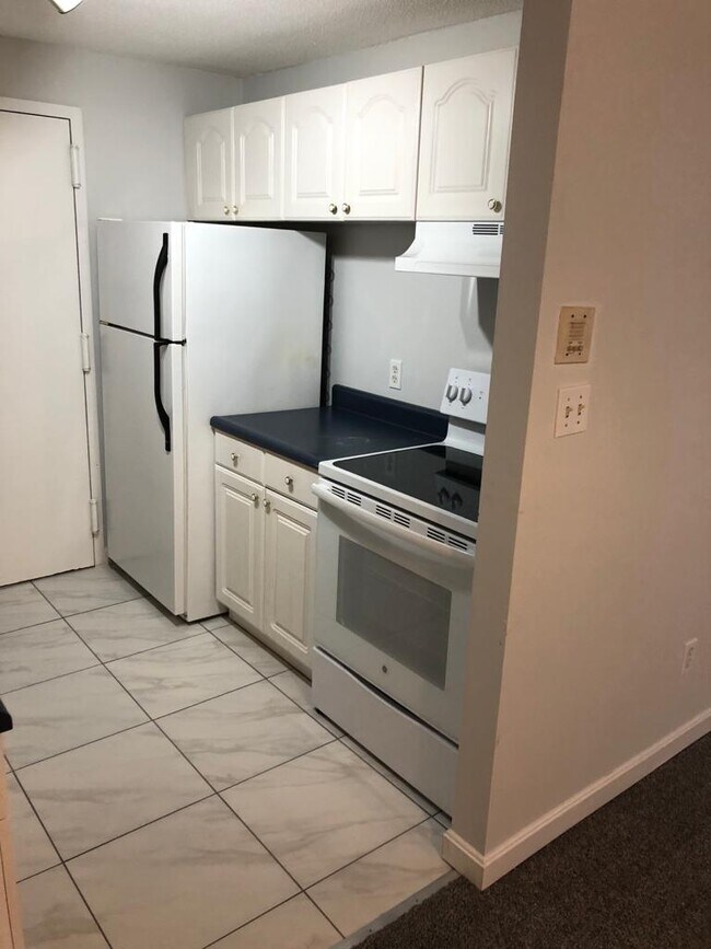 Foto del edificio - 15 Village Hill Ln