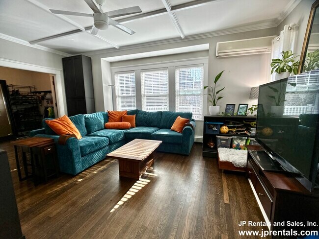 Foto del edificio - 37 Goodrich Rd