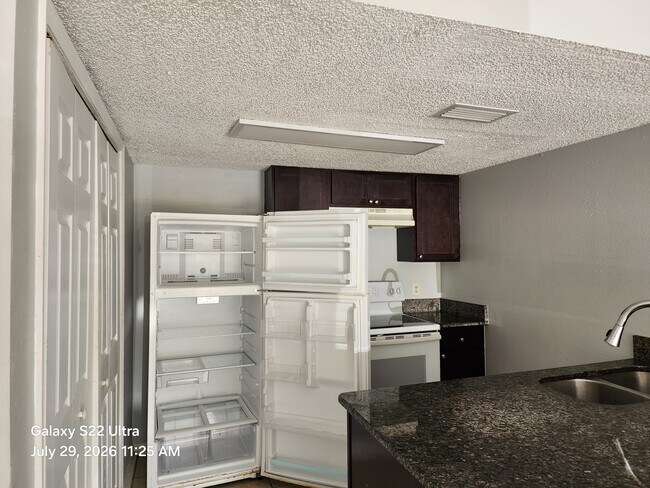 Foto del edificio - 7949 Pinehurst Dr