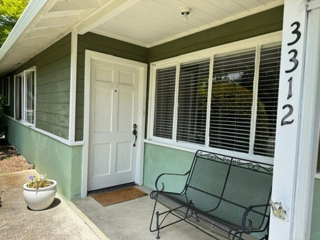 Building Photo - Charming single level 3 bedroom 2 bath Lafayette home now available for move in!