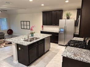 Building Photo - 1402 Central Heights Dr