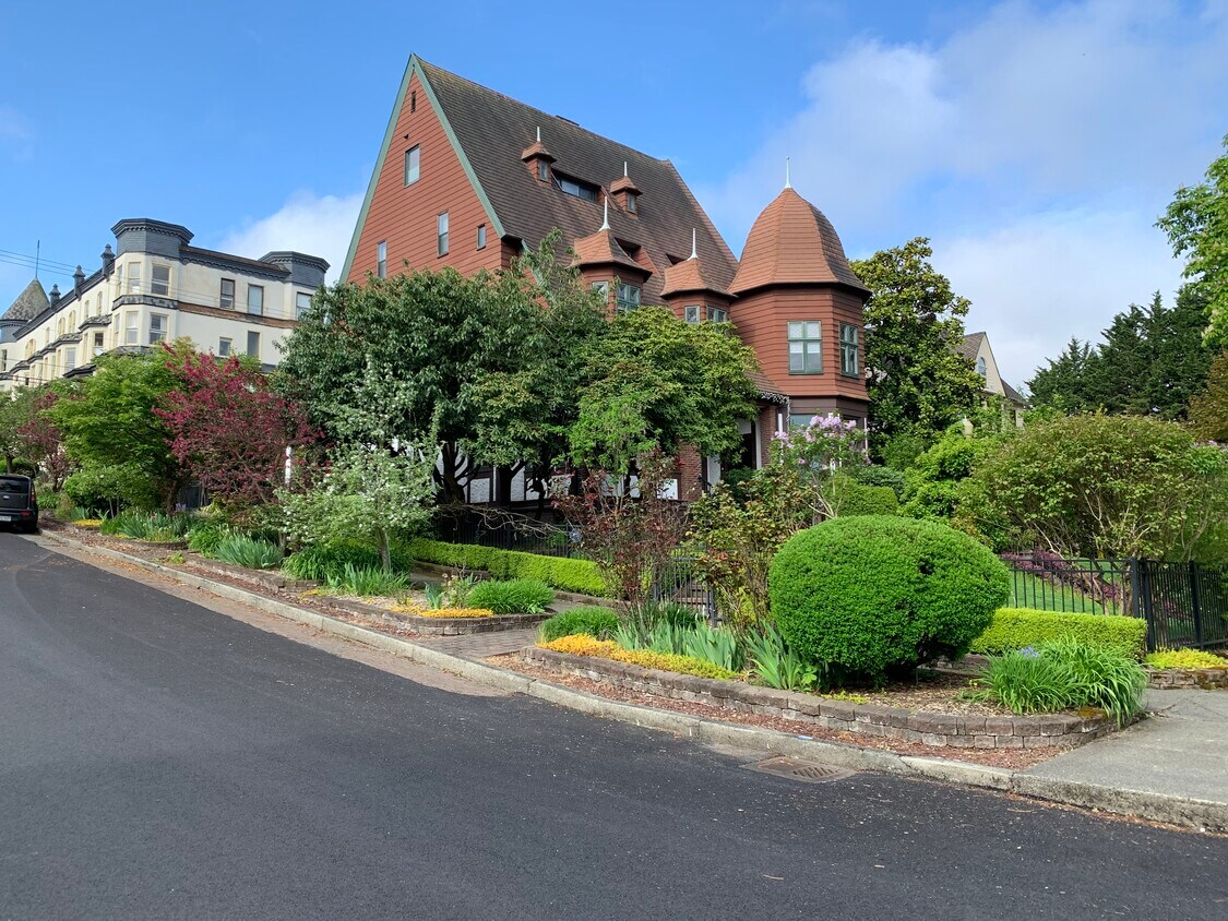 802 N Yakima Ave Unit 3, WA 98403 Rentals in at 802 N