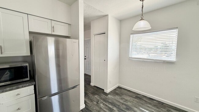 Building Photo - 2801 E Marconi Ave