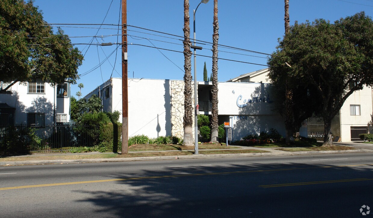 Building Photo - 15043 Victory Blvd