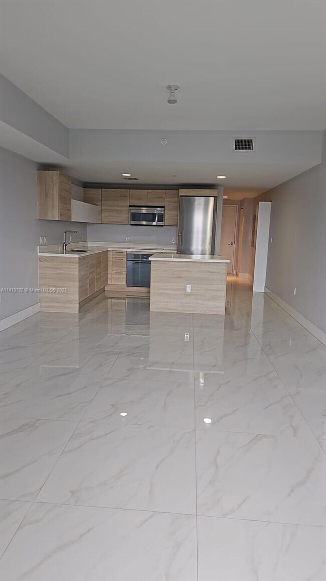 Foto del edificio - 16385 Biscayne Blvd