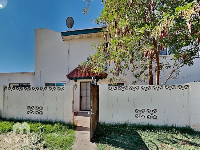 Foto del edificio - 2132 W Glenrosa Ave