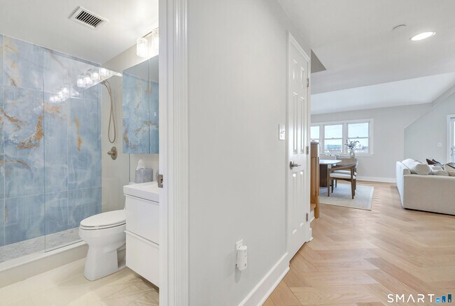 Building Photo - 43 Harbor Dr