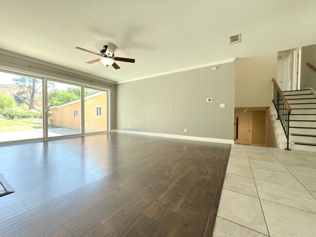 Foto del edificio - Spacious 4-Bedroom Home in Prime Santa Cla...
