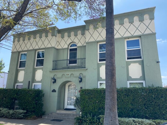 Building Photo - 114 W Eulalia St
