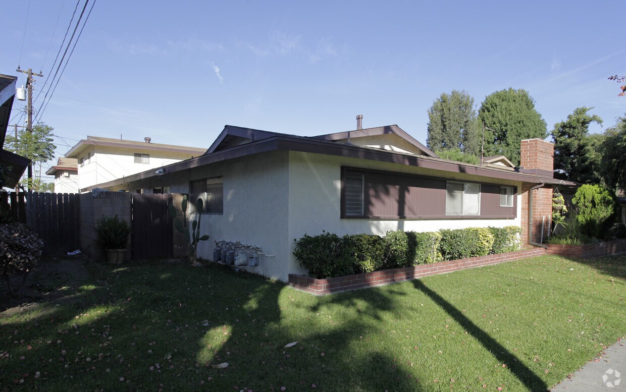 Building Photo - 235 S Canoga Pl
