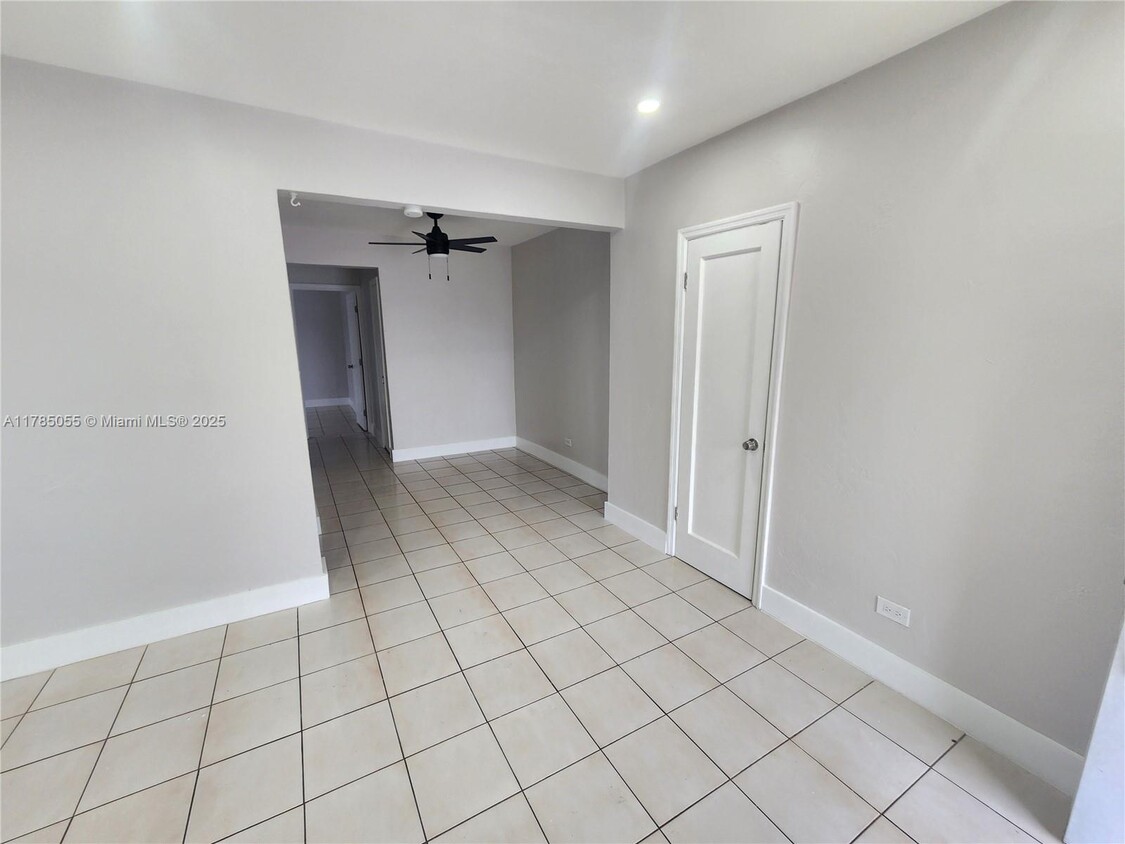 Primary Photo - 511 NW 34th Ave