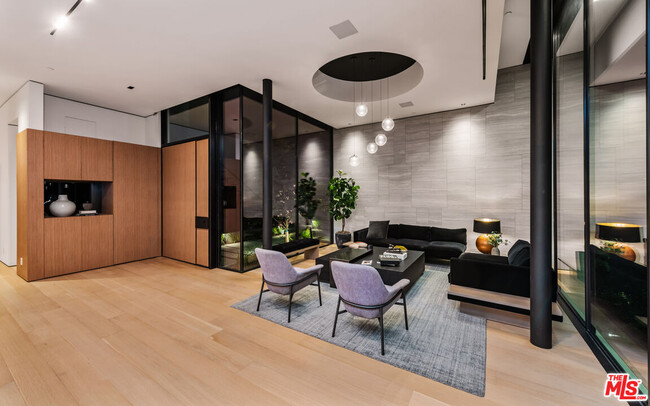 Building Photo - 9322 Hazen Dr