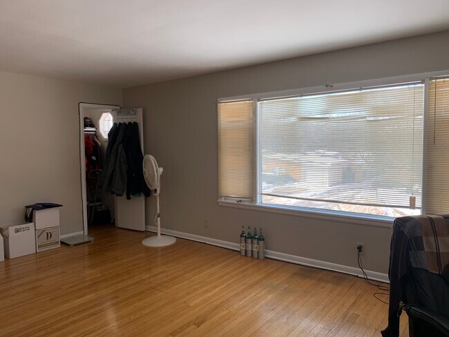 Foto del edificio - 481 Treeside Dr