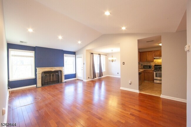 Building Photo - 18 Evergreen Dr