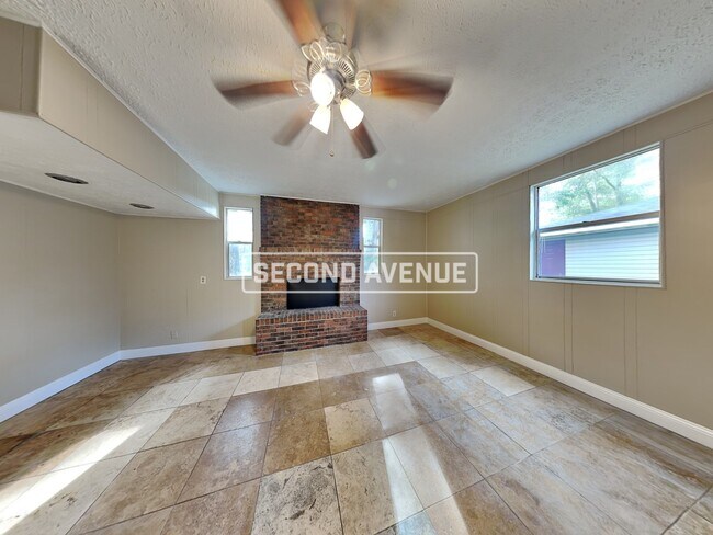 Foto del edificio - 1584 W 27th St