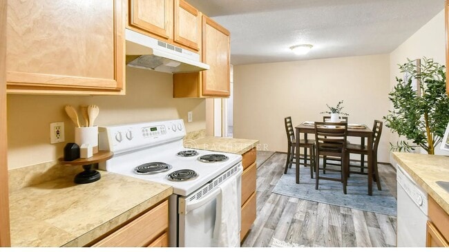 Foto del edificio - 3 Bed, 2 Bath Townhome