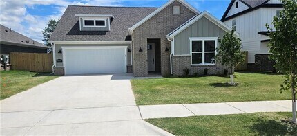Building Photo - 6005 SW Coywolf St