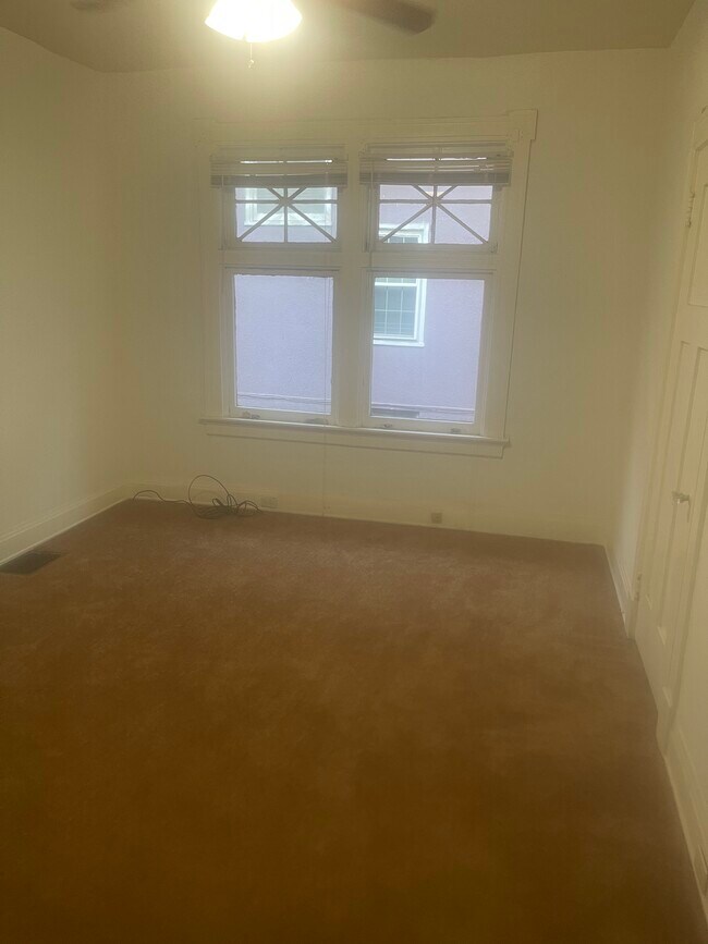 Foto del edificio - 815 E Mitchell Ave