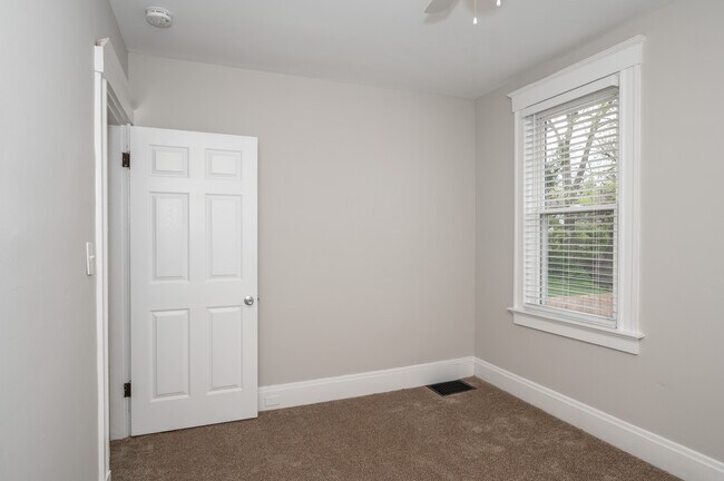 Foto del edificio - 3317 Bassett Rd