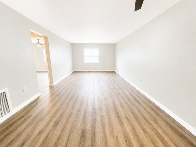 livingroom - Artisan Cove Apartments