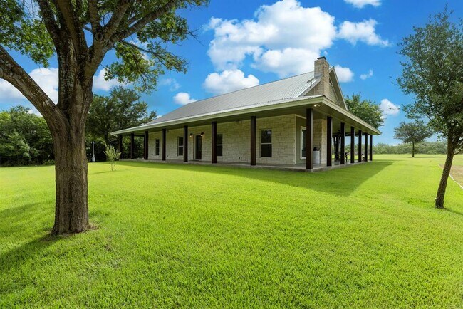 Building Photo - 1725 Lower Red Rock Rd