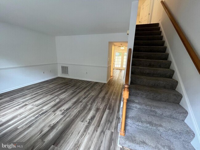 Foto del edificio - 255 Farrell Ln