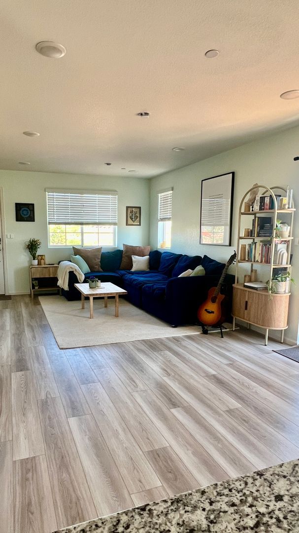 Building Photo - Available Furnished or Unfurnished! Newly ...