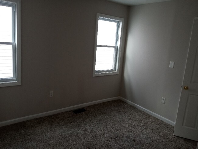 Building Photo - 249 E Merrimack St