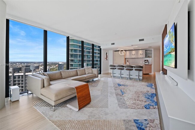 Foto del edificio - 650 NE 32nd St