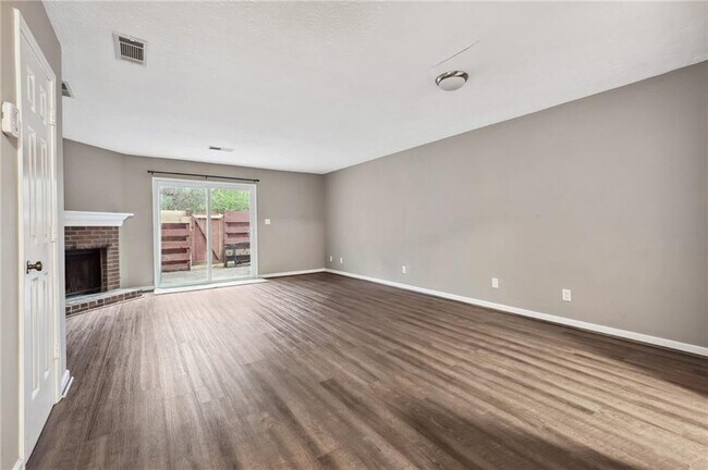 Foto del edificio - 2962 Webb Bridge Rd