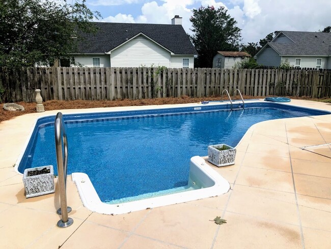 Building Photo - 3 Bed | 2 Bath House with private pool!