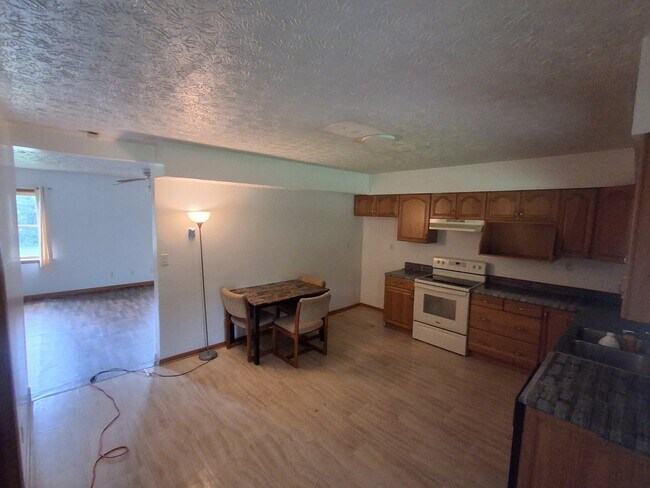 Foto del edificio - 493 Brookside Dr
