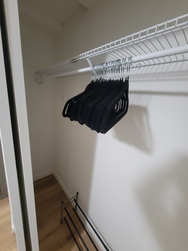 Building Photo - 424 1st Ave E