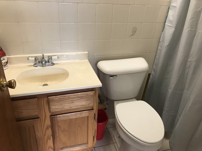 bath - 1343 N Central Ave