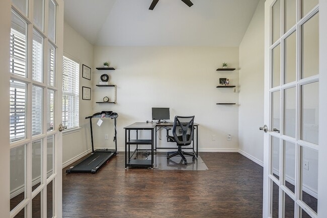 Building Photo - 106 Martingale Trail