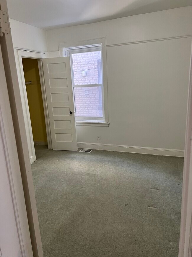 Building Photo - 3741 W Irving Park Rd