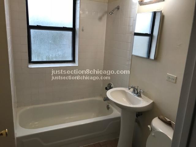 Building Photo - 1501 E 69th Pl